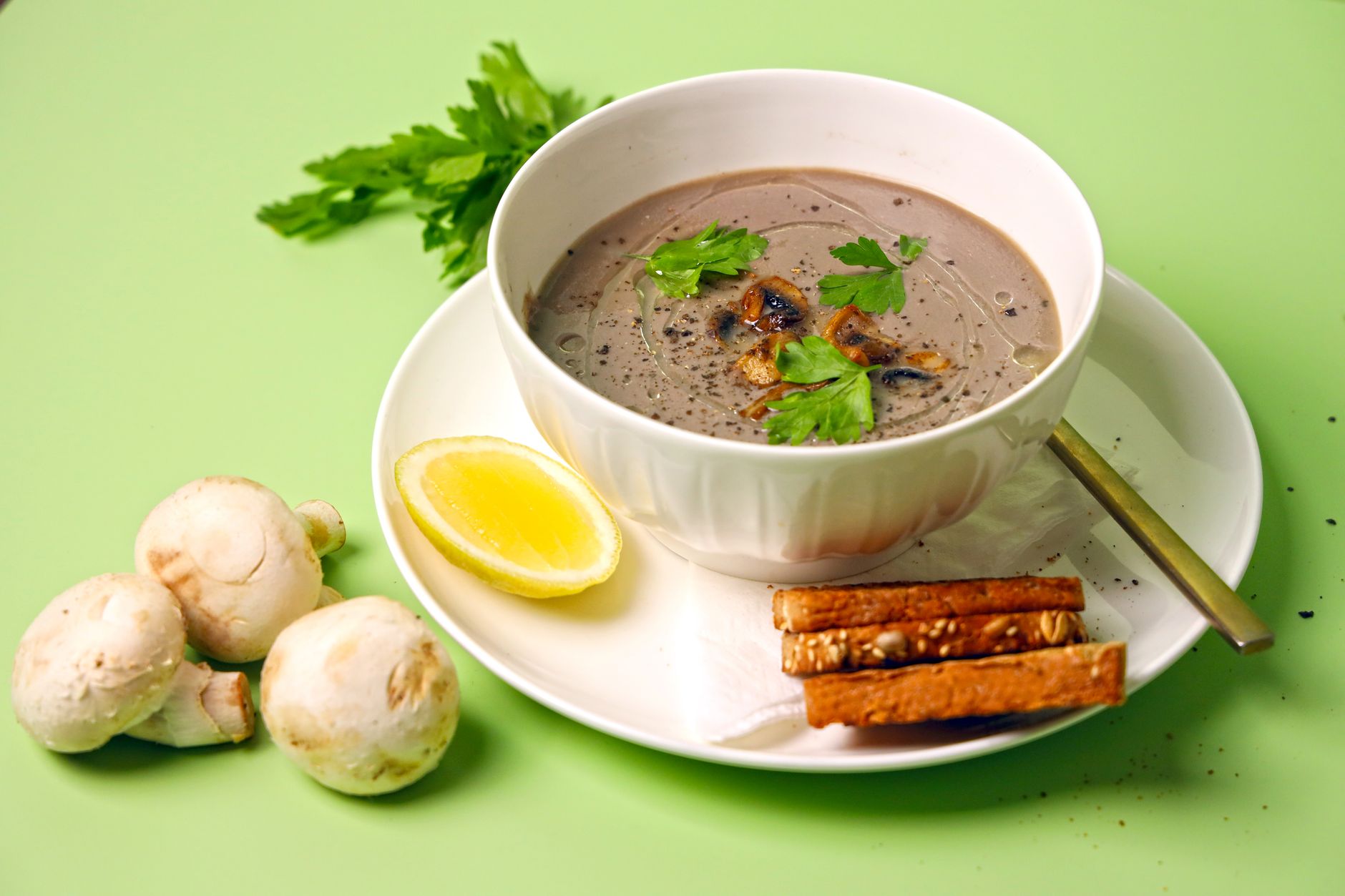 Aardse champignonsoep met tijm