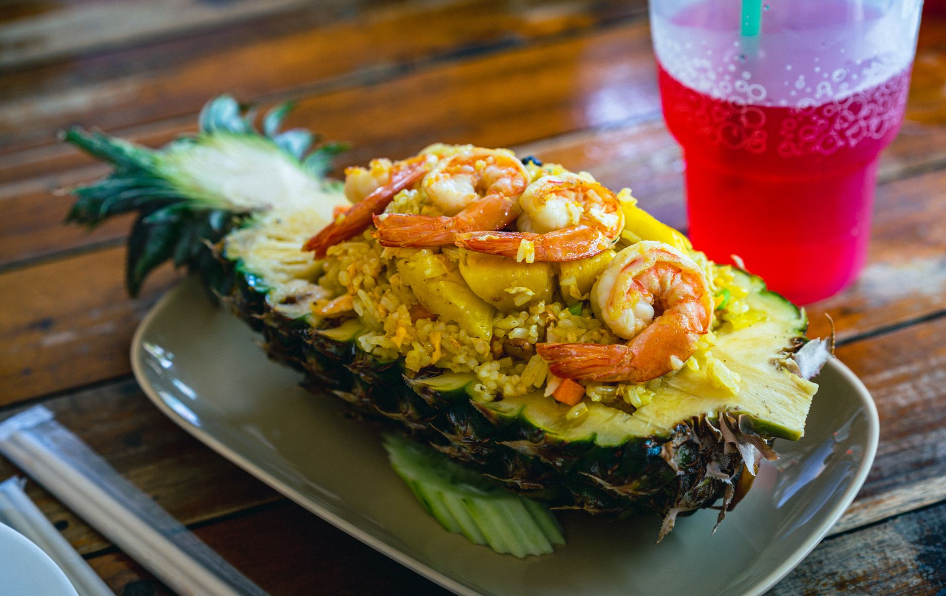 Ananas gebakken rijst (Khao pad sapparot)