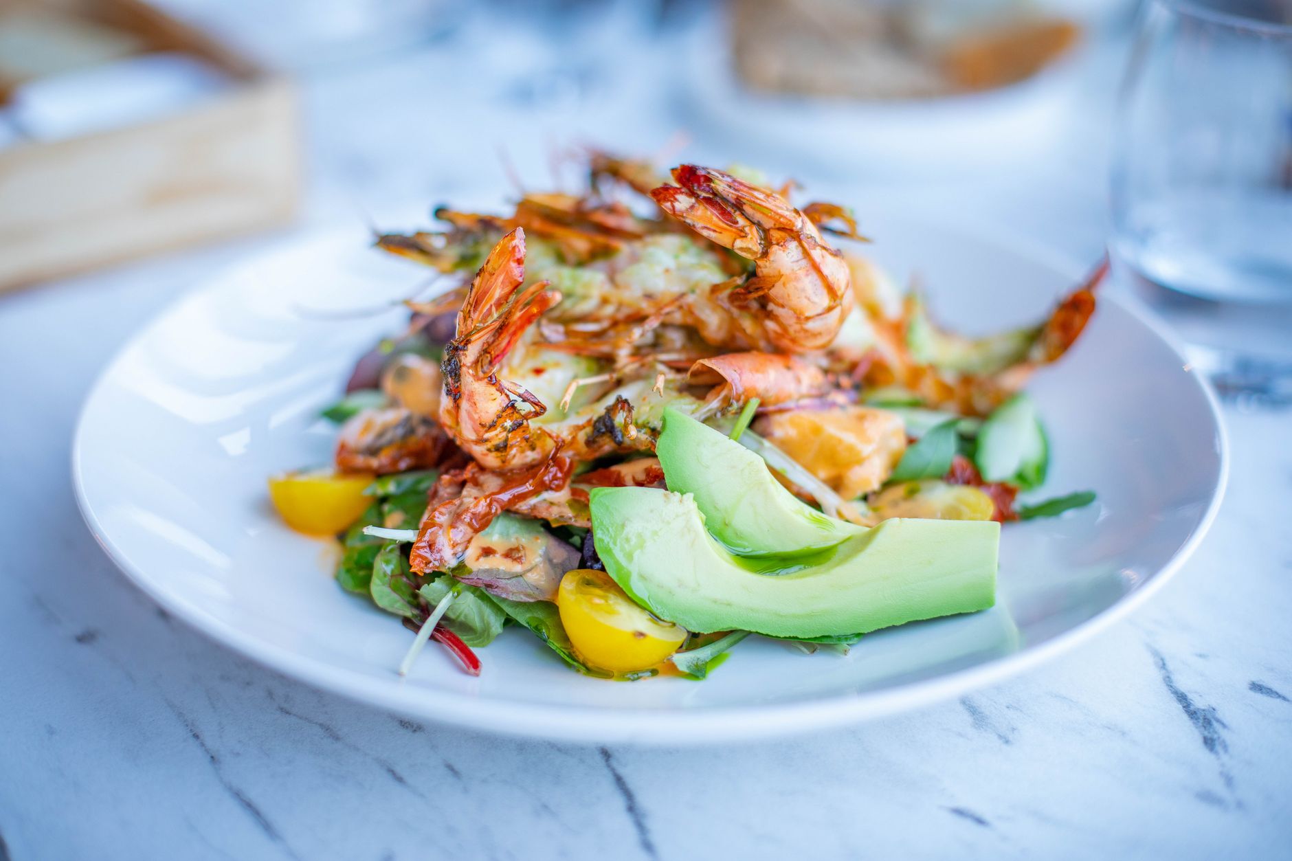 Avocado-garnaalsalade met limoen
