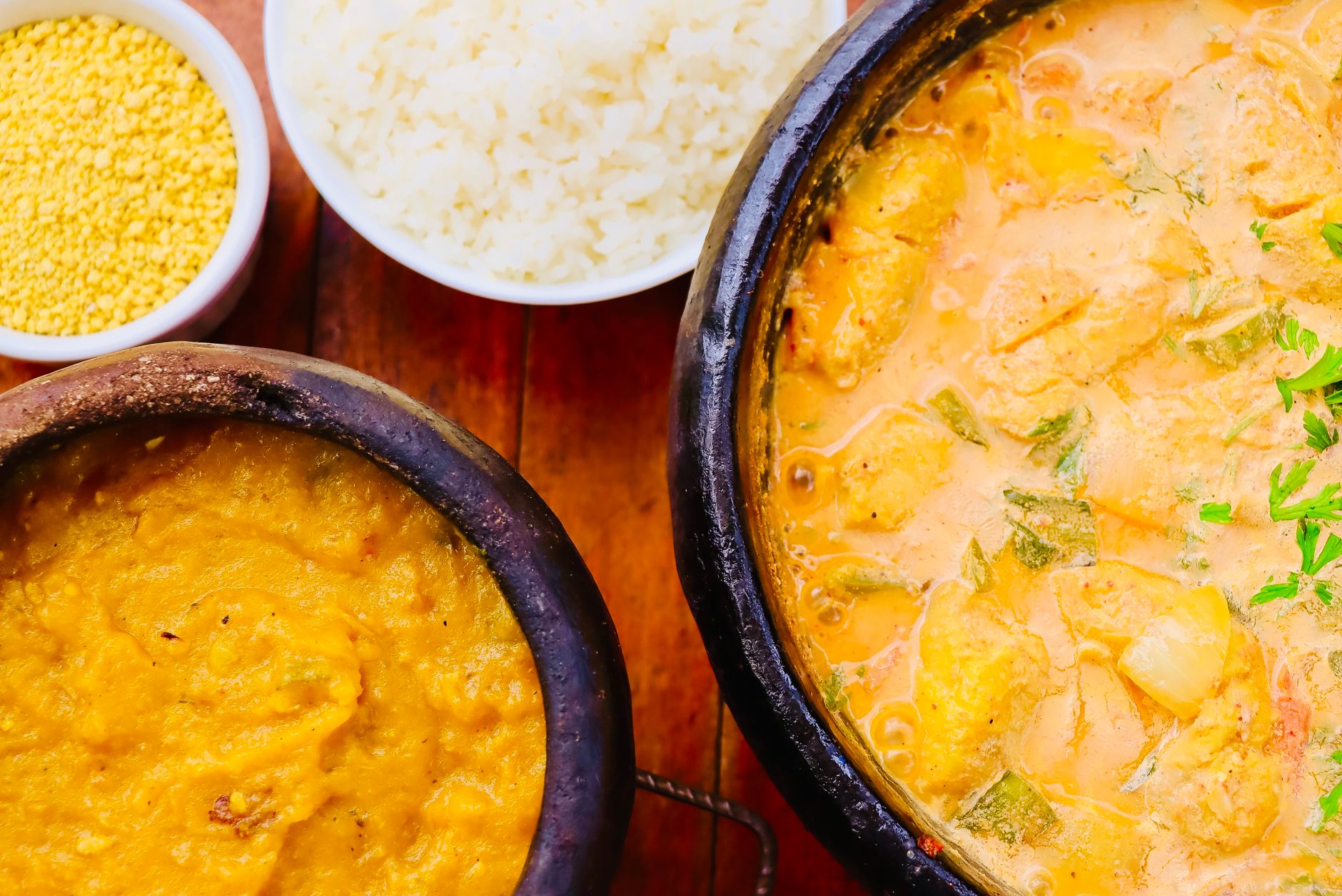 Braziliaanse moqueca met vis en kokos