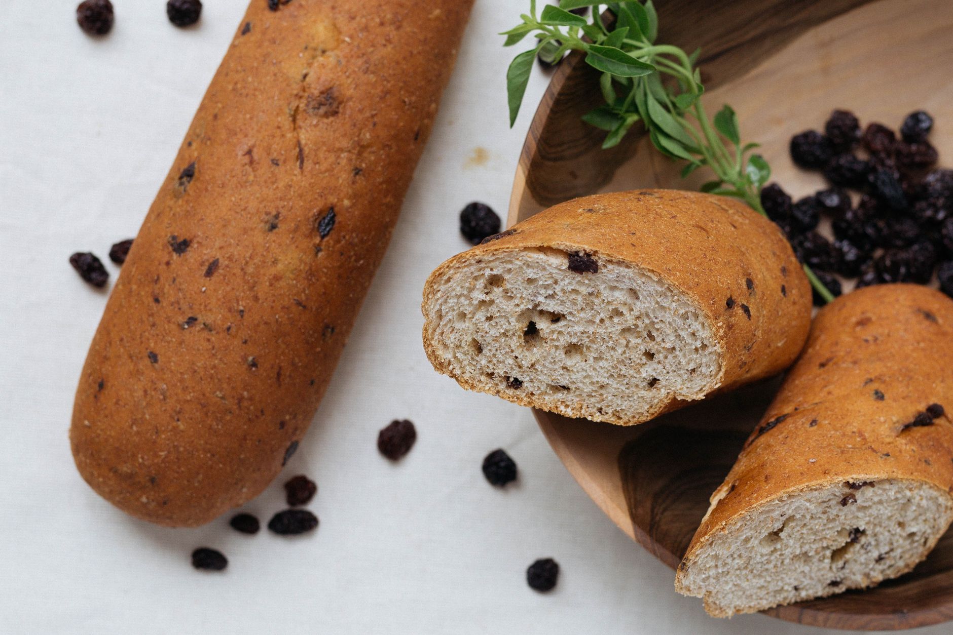 Wentelteefjes-broodpudding met rozijnen