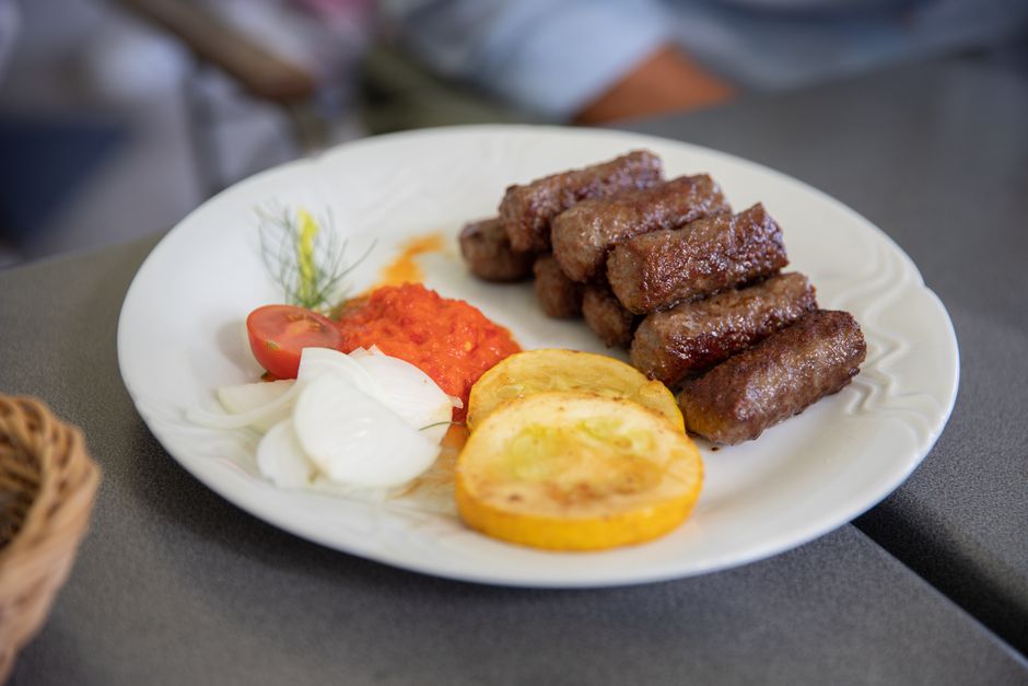 Cevapi - Balkan gehaktrolletjes met ajvar