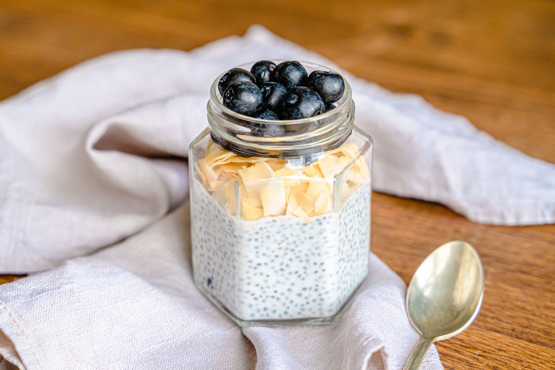 Chiapudding met kokosmelk en mango