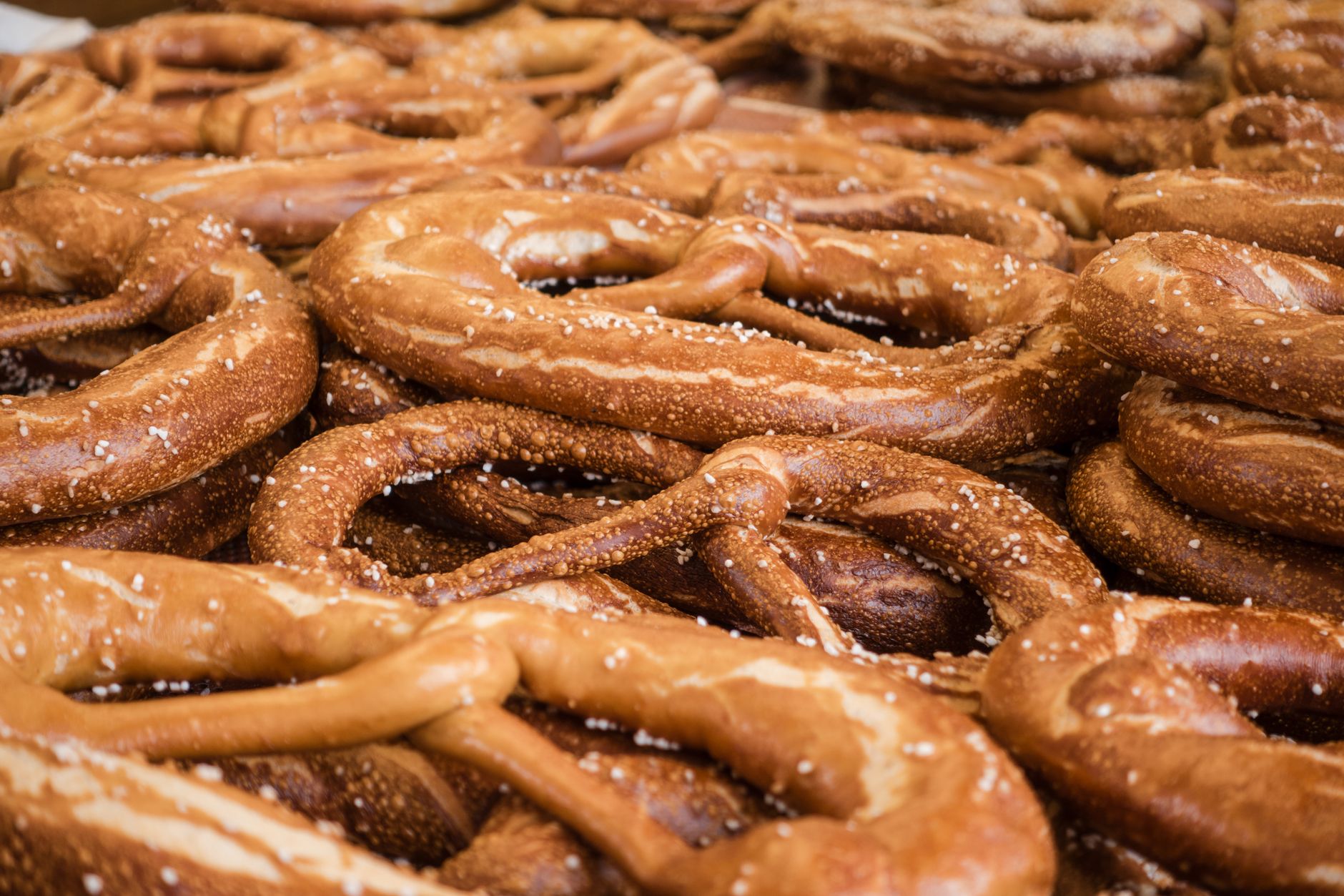 Duitse pretzel met grof zout