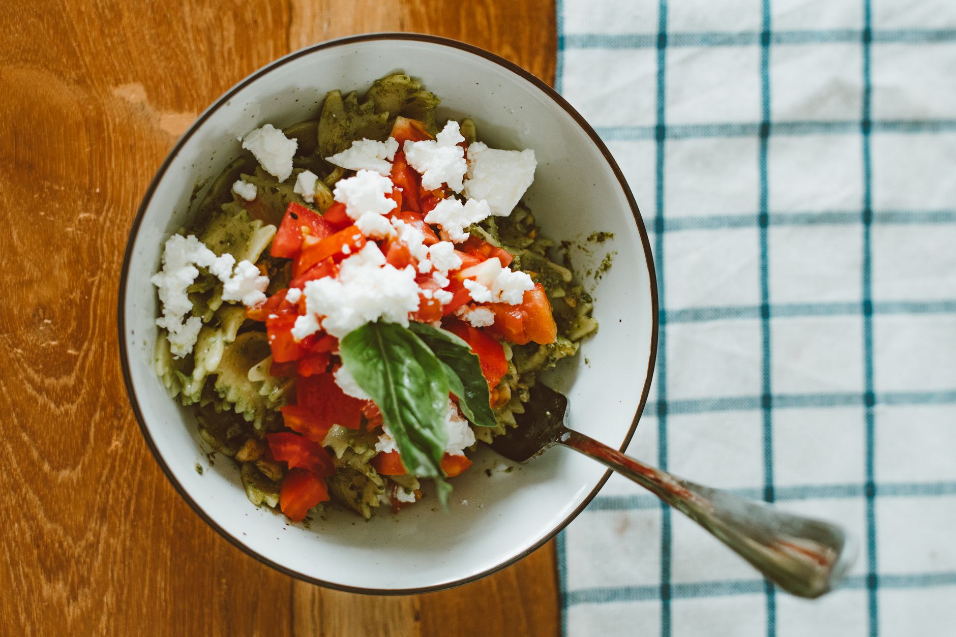 Farfalle met kip en groene pesto
