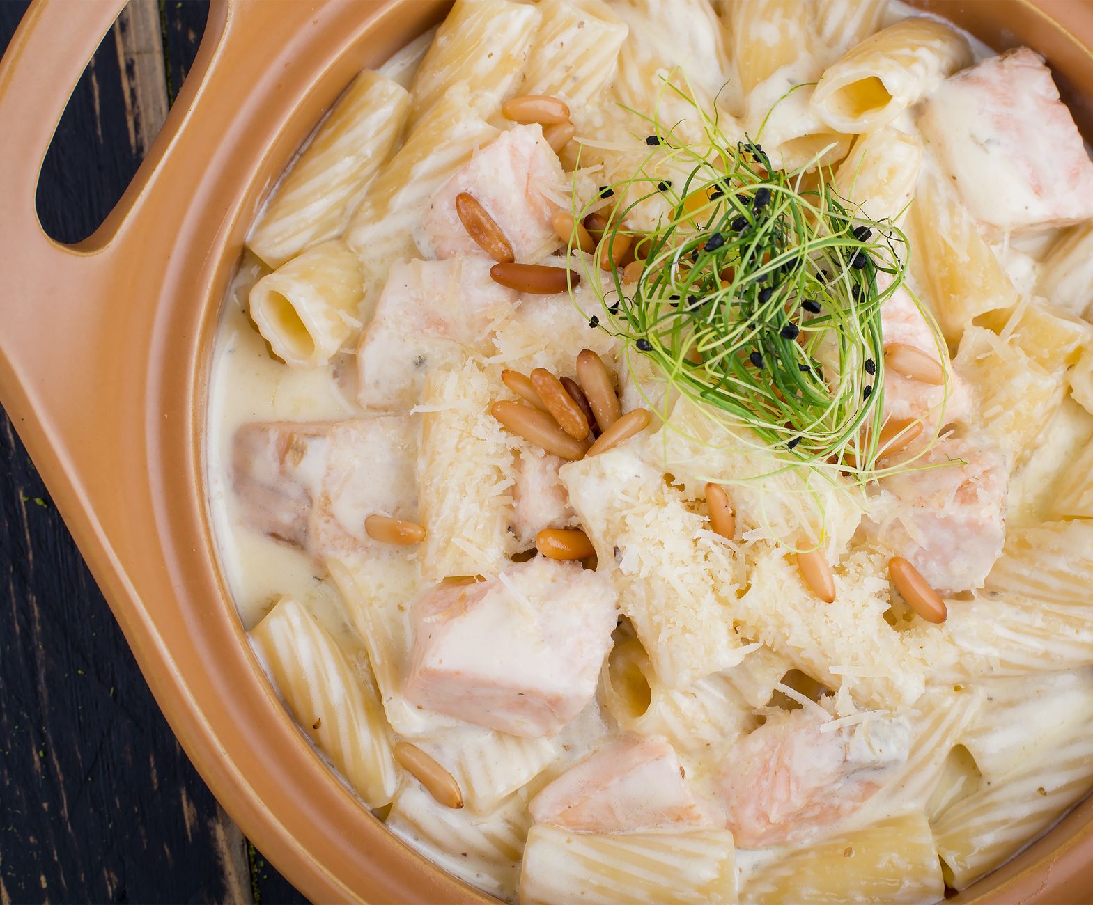 Zalm-pastaschotel uit de oven