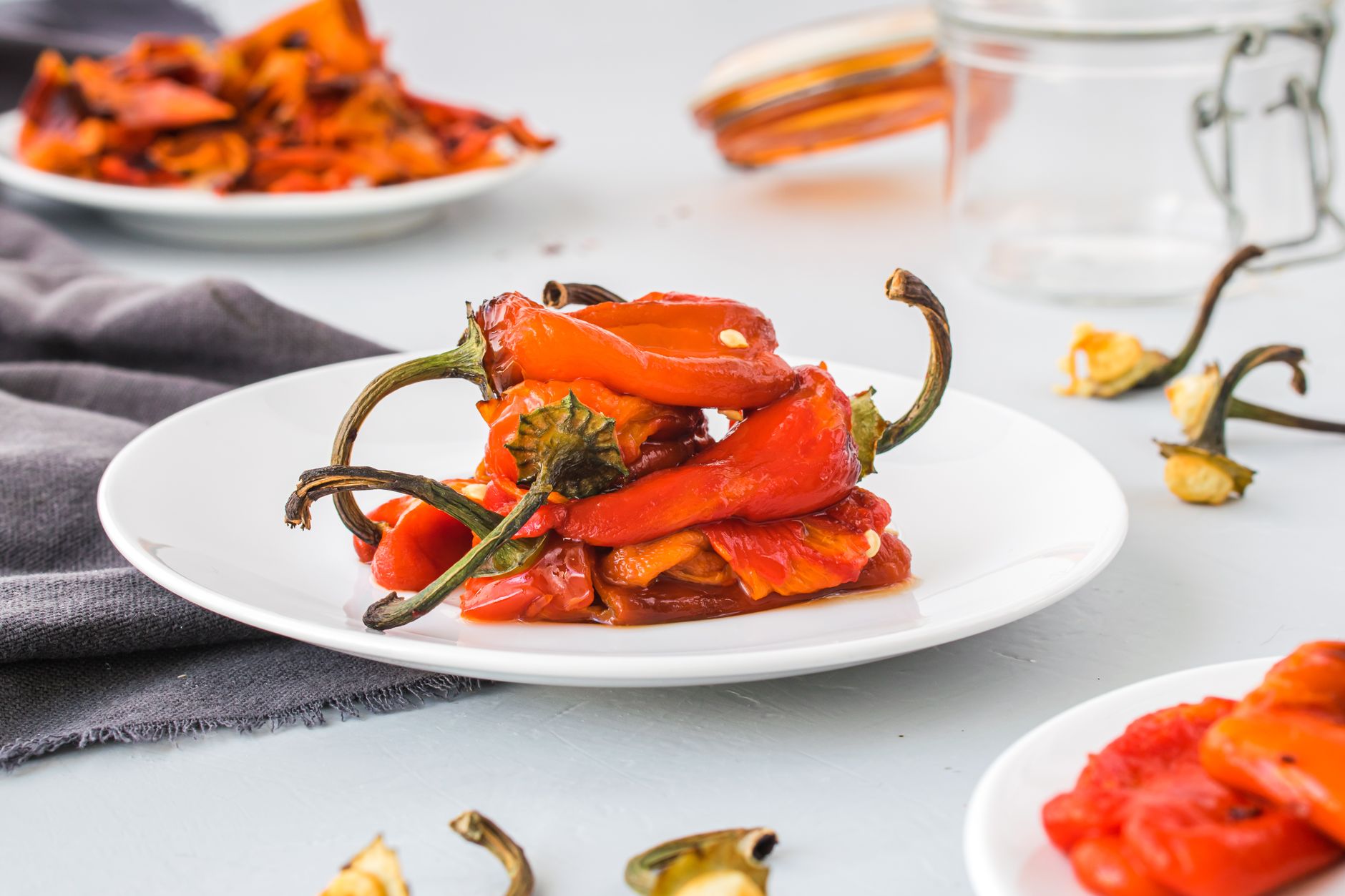 Geroosterde puntpaprika met citroen en kappertjes