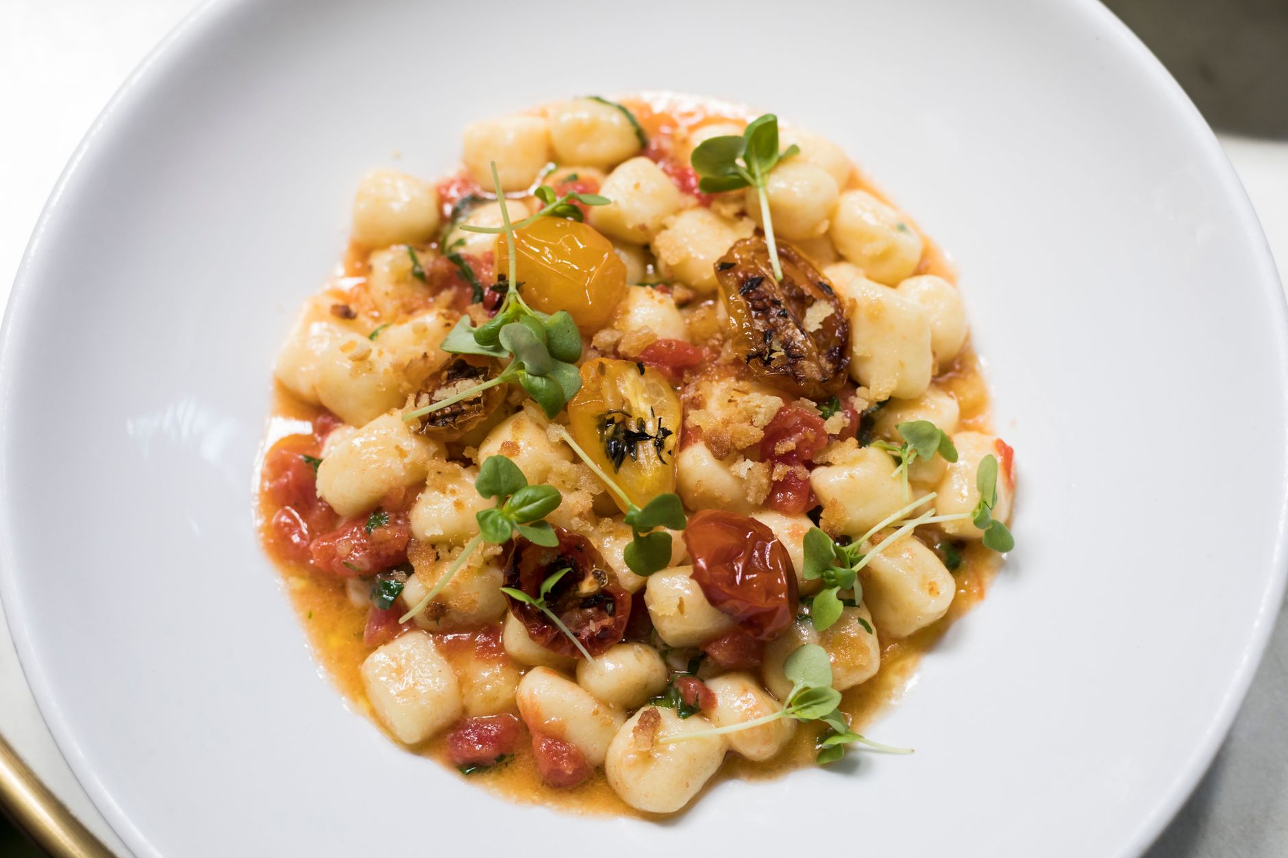 Gnocchi met pesto en cherrytomaten