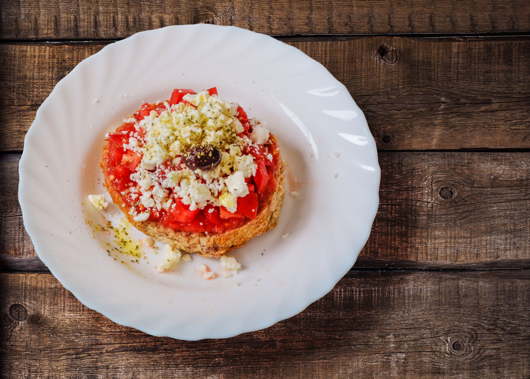 Griekse dakos met tomaat en feta