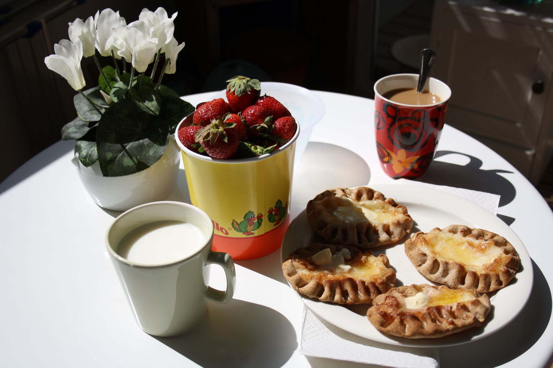 Karjalanpiirakka (Karelische pasteitjes)