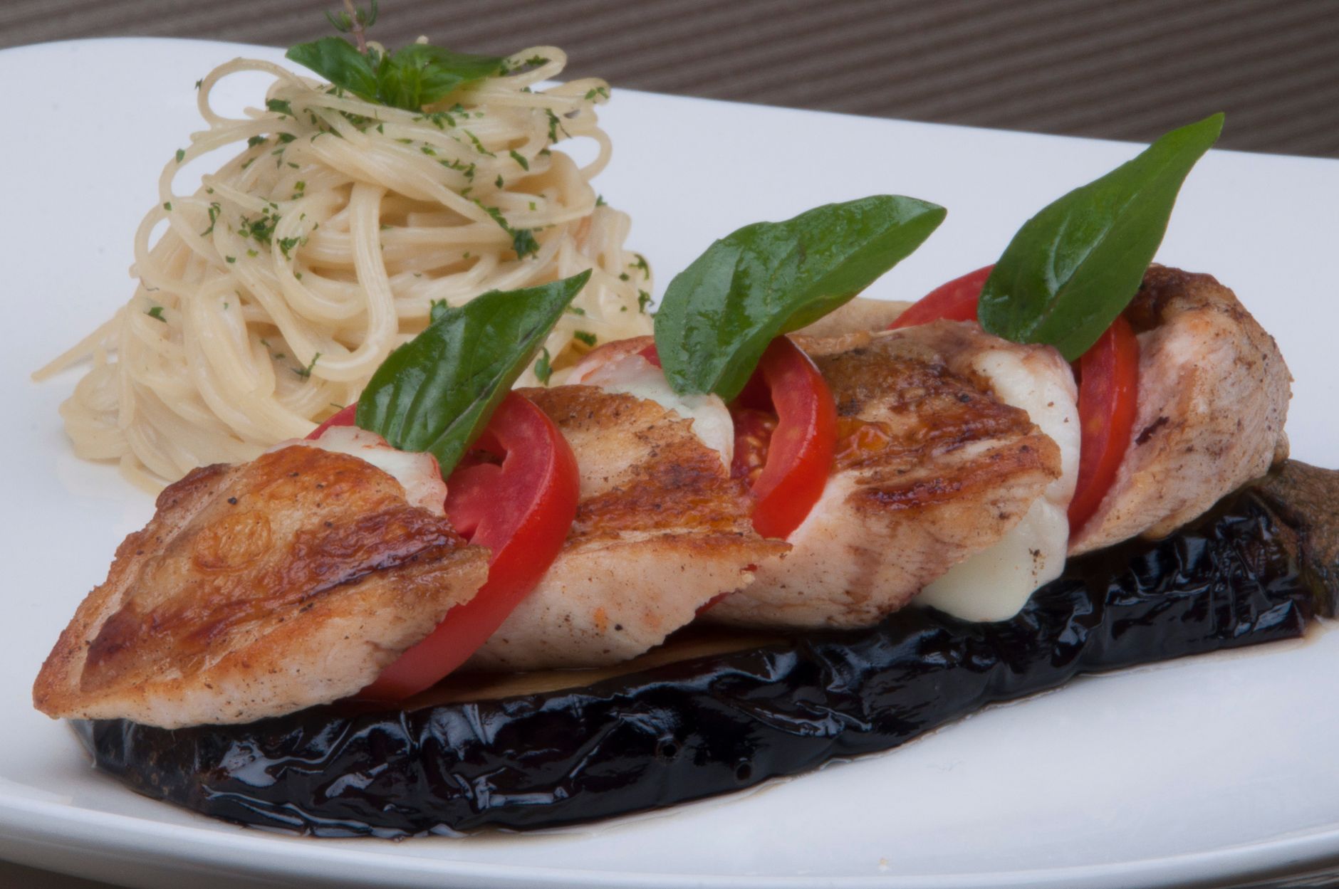 Kipfilet met mozzarella en tomaat