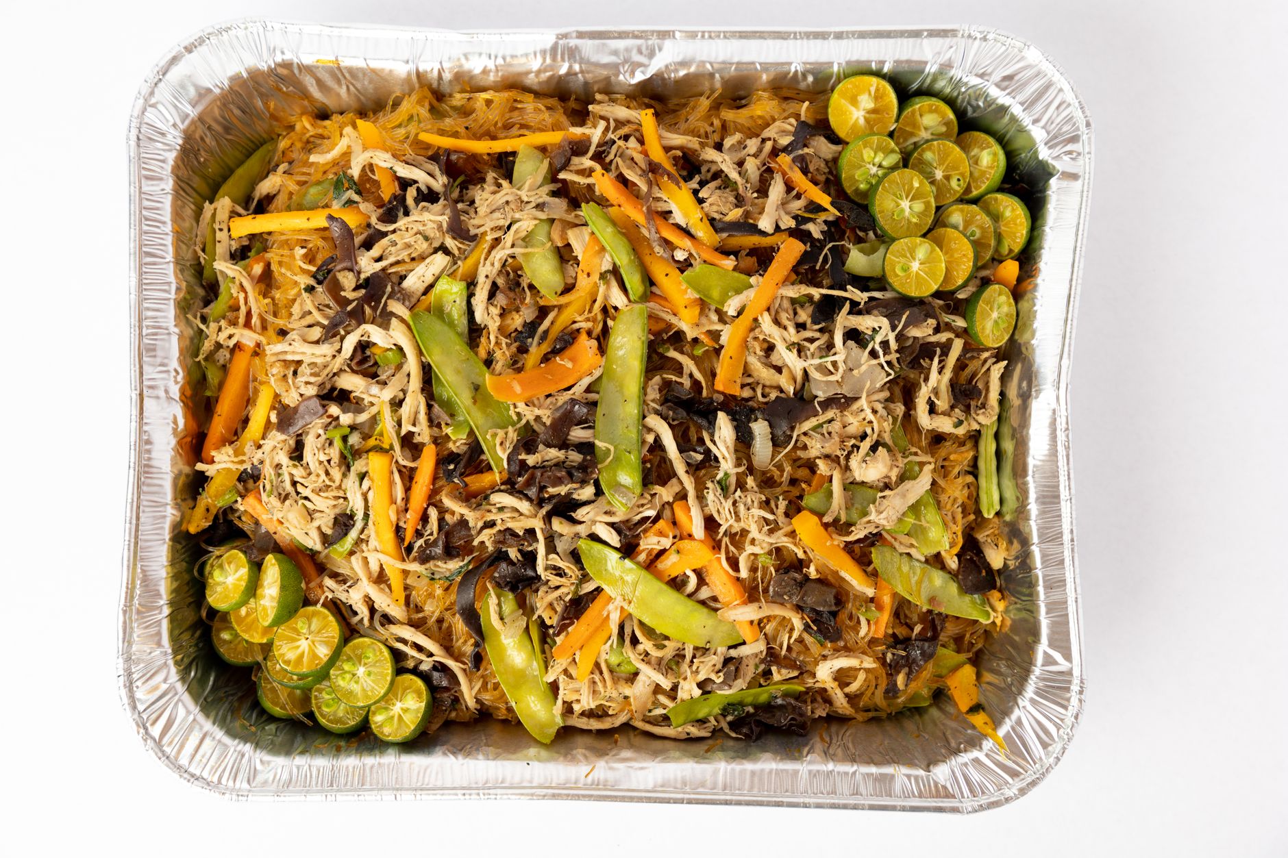 Pancit bihon met kip en groenten