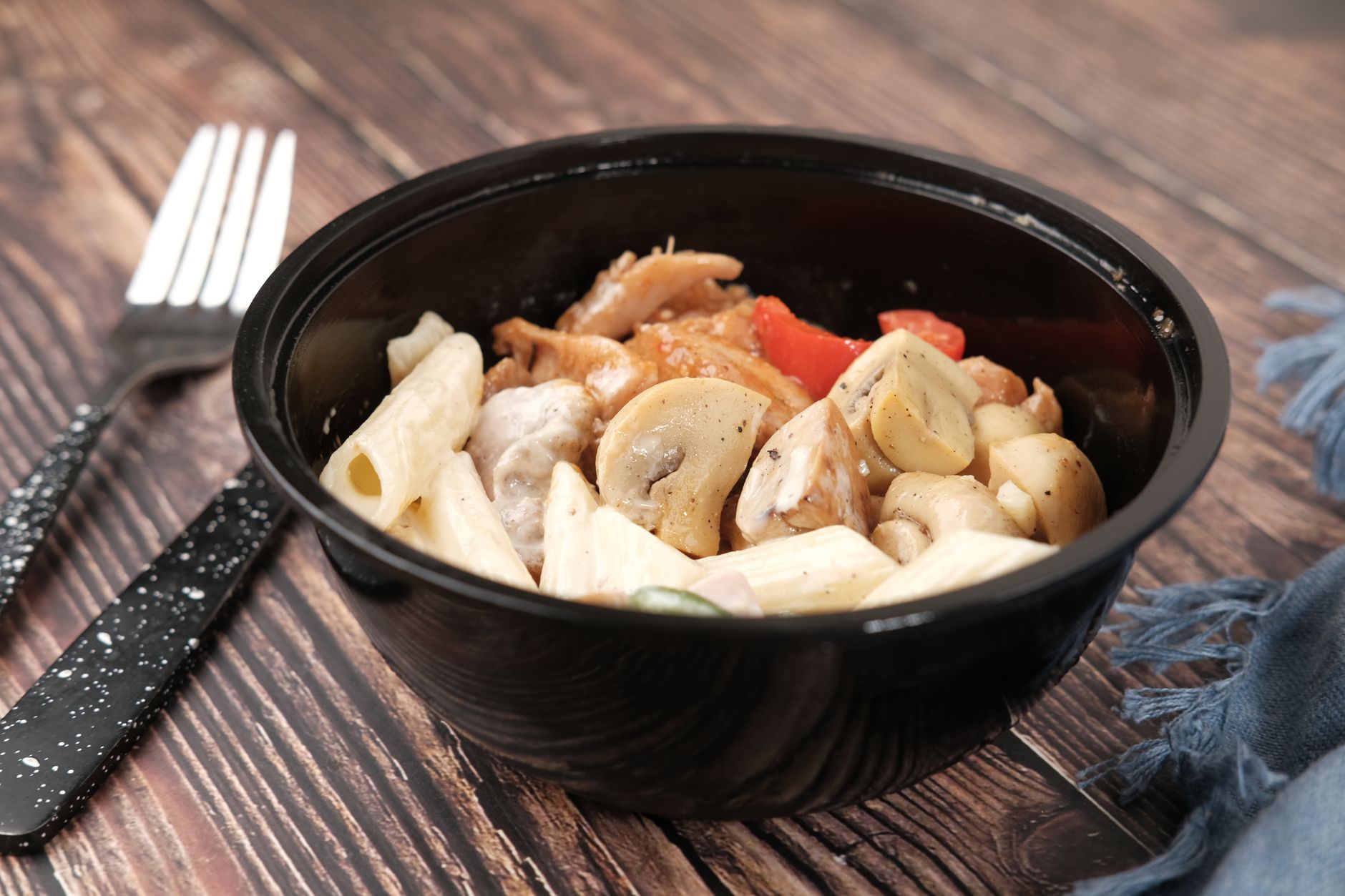 Pastaschotel met kip en champignons uit de oven