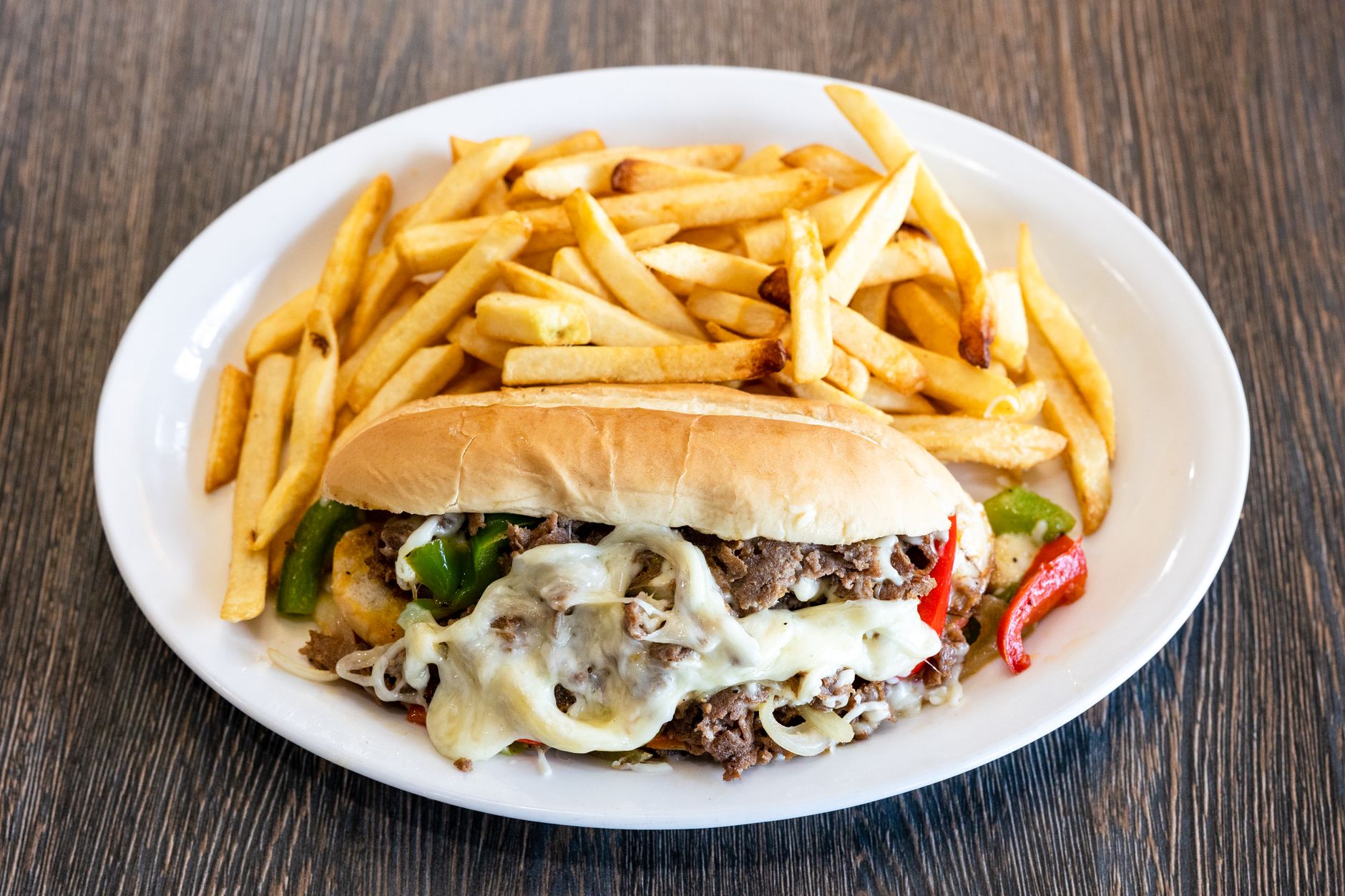 Philly cheesesteak met smeltende kaas