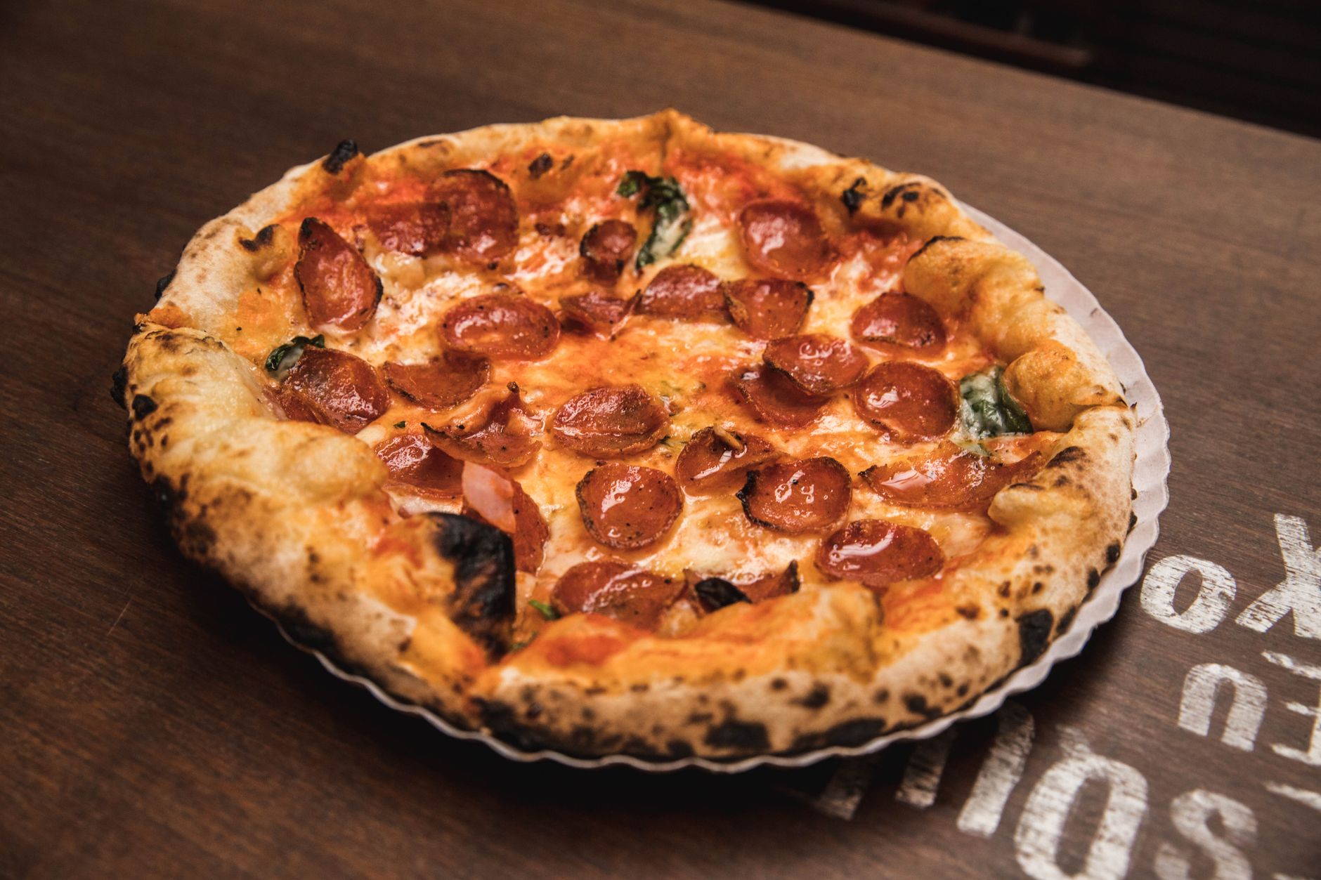 Pizza diavola met pittige salami