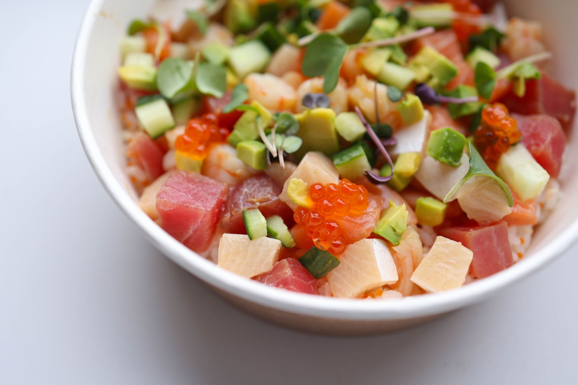 Poké bowl met tonijn en edamame