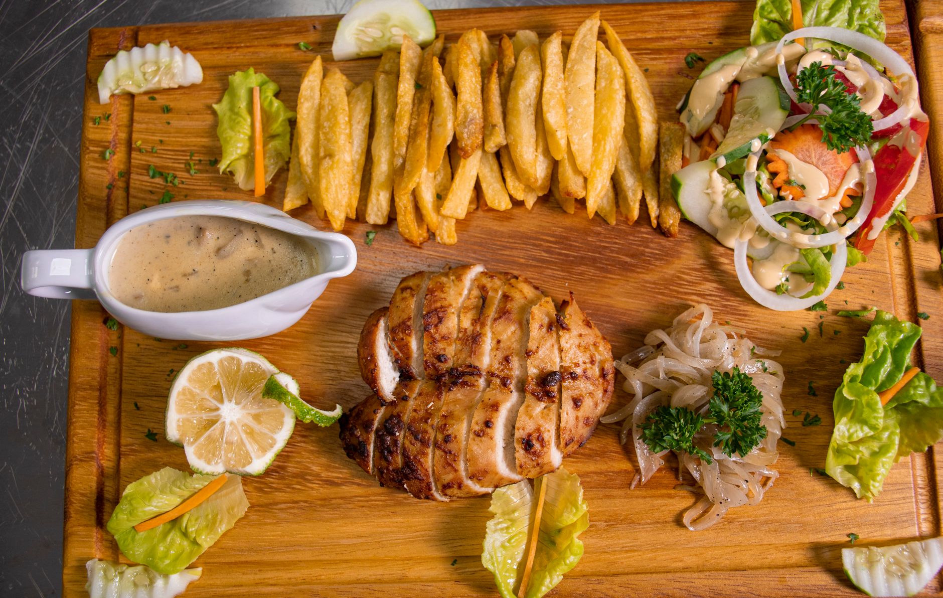 Poulet yassa (Senegalese kip met ui en citroen)