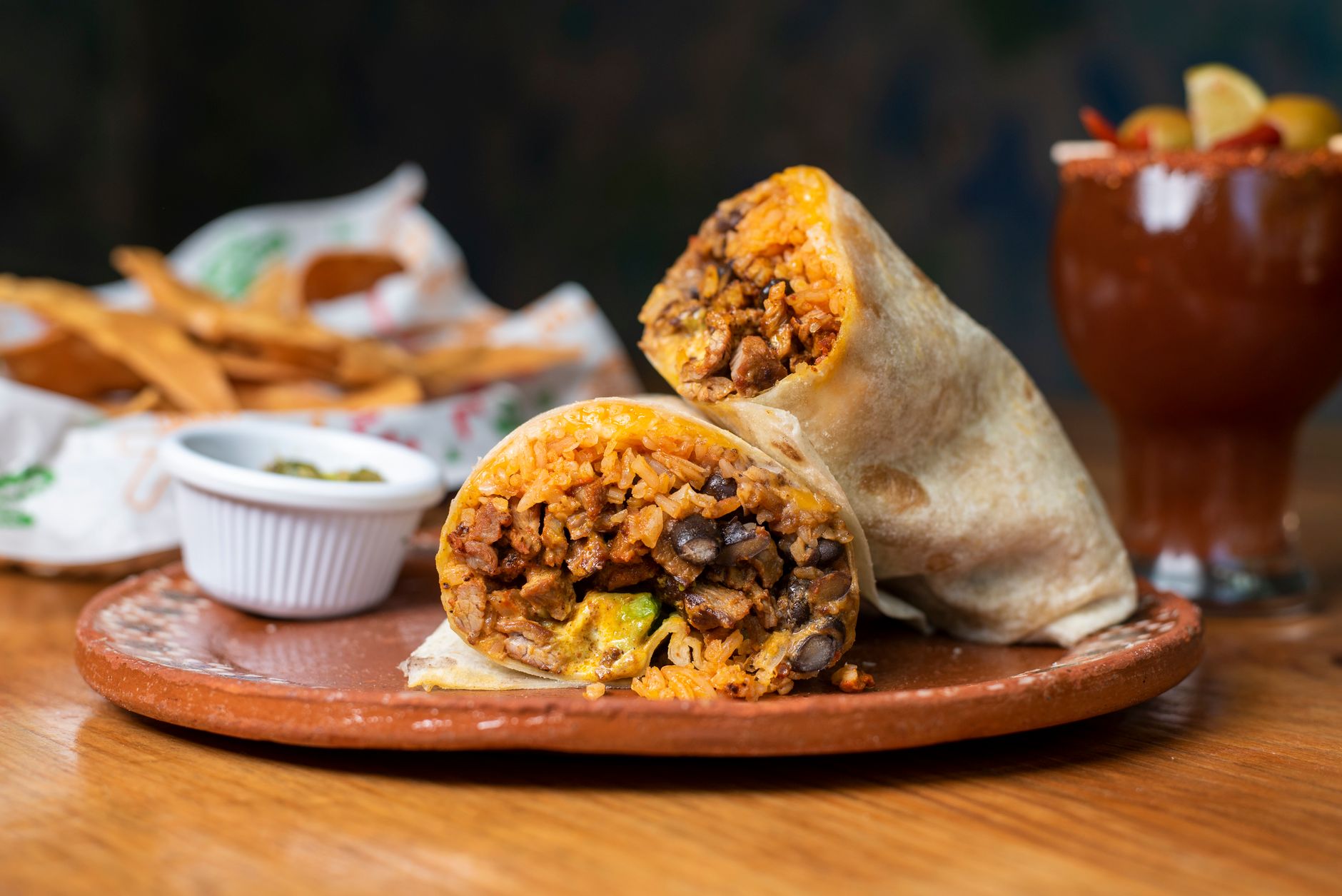 Rundvlees-burrito met bonen en rijst