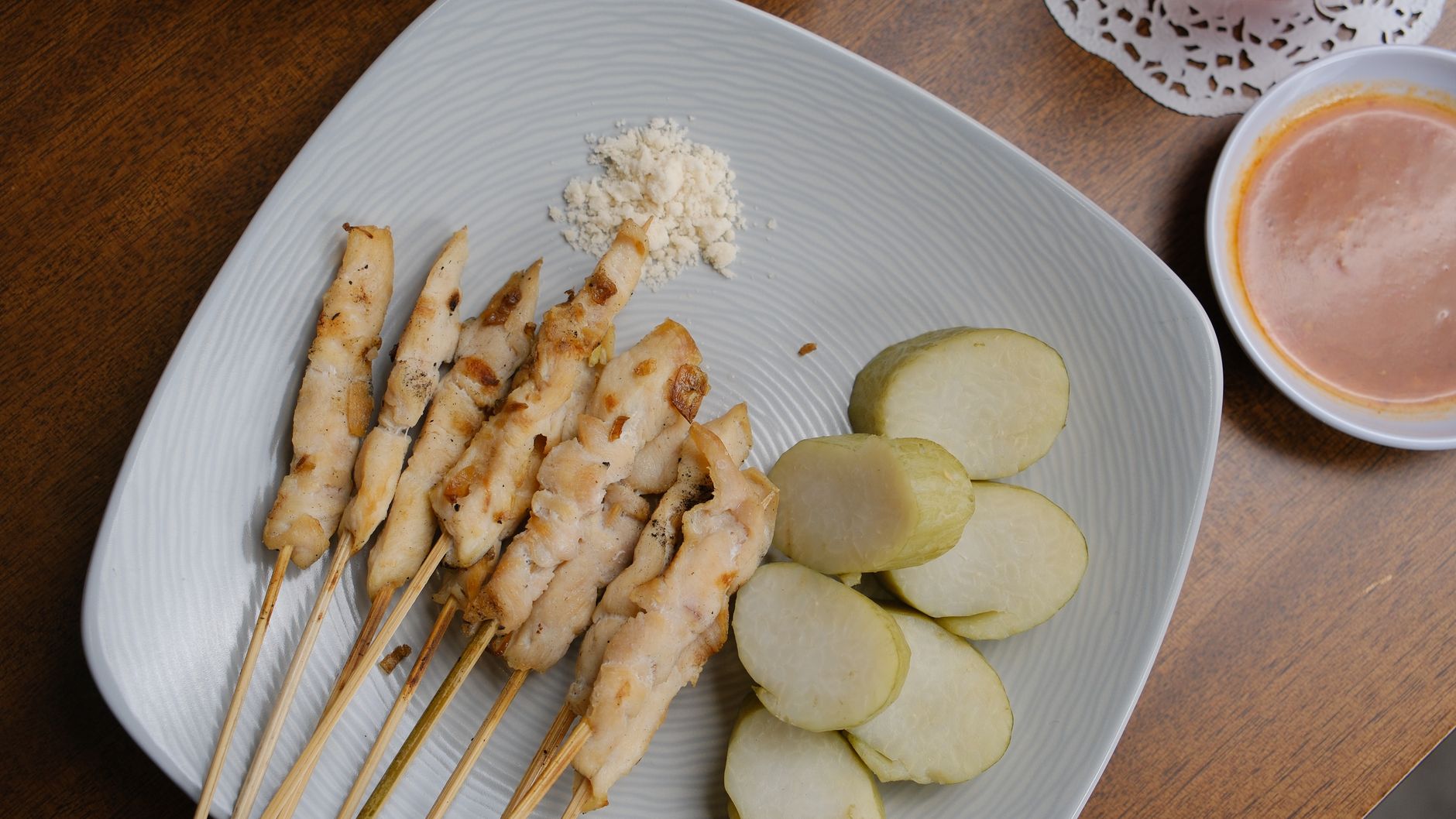 Saté ayam met pindasaus