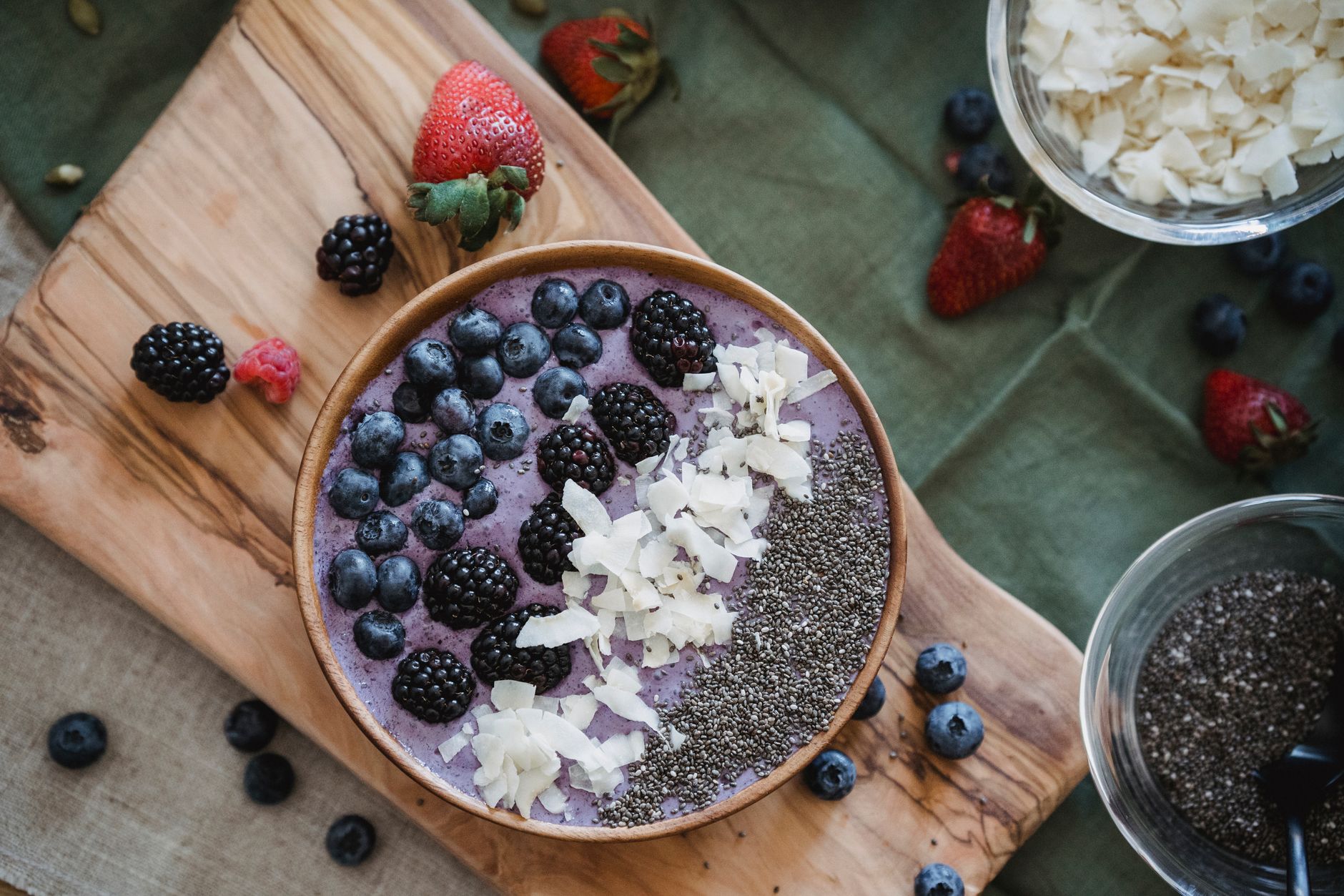 Smoothiebowl met banaan en rood fruit