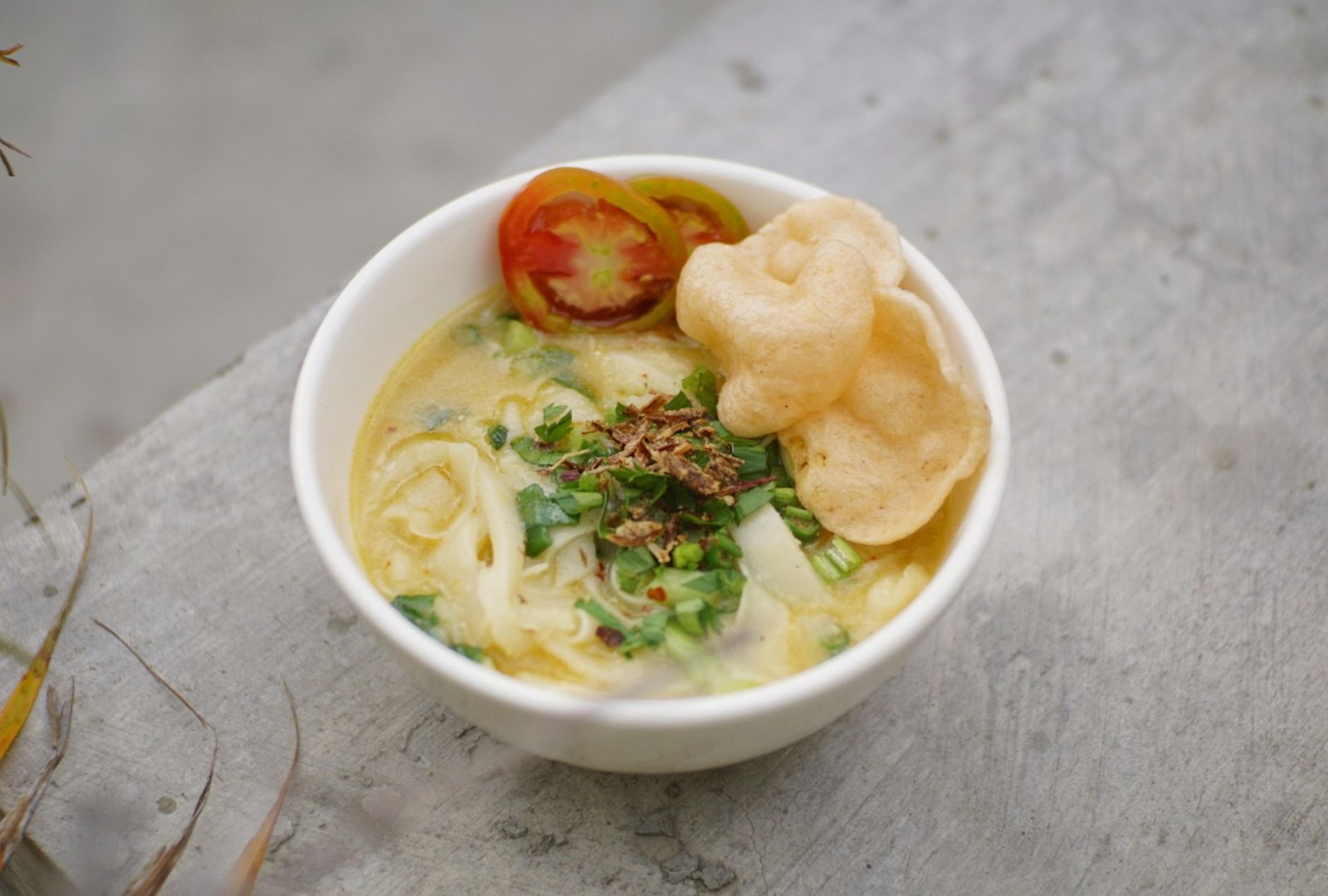 Soto ayam kippensoep